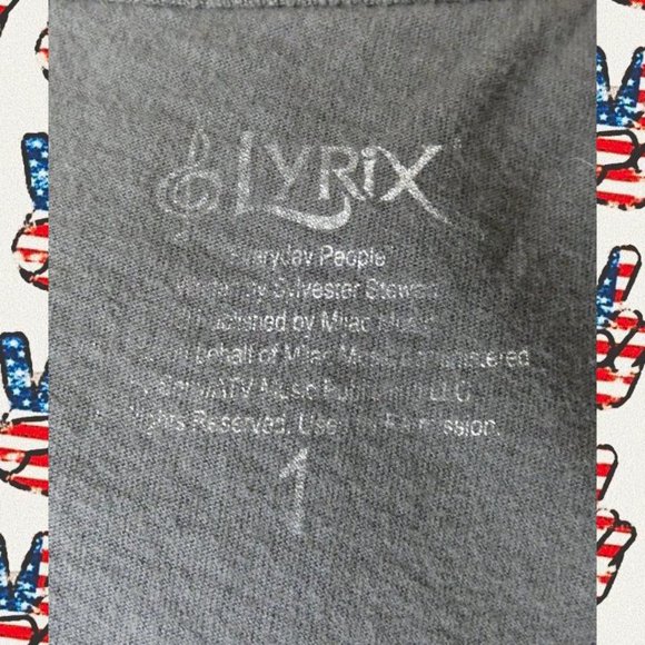 Lyrix Everyday People Patriotic Peace Sign Tank - Picture 7 of 8